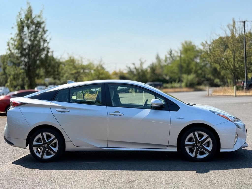 Used 2017 Toyota Prius Three Touring w/ Carpet Mat Package FWD image 6