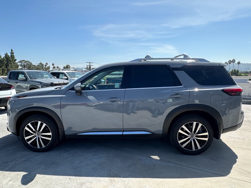 Used 2025 Nissan Pathfinder Platinum w/ Cargo Package AWD/4WD image 3