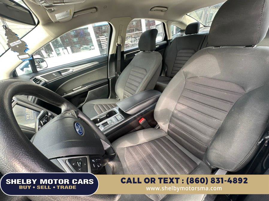 Used 2019 Ford Fusion SE FWD image 11
