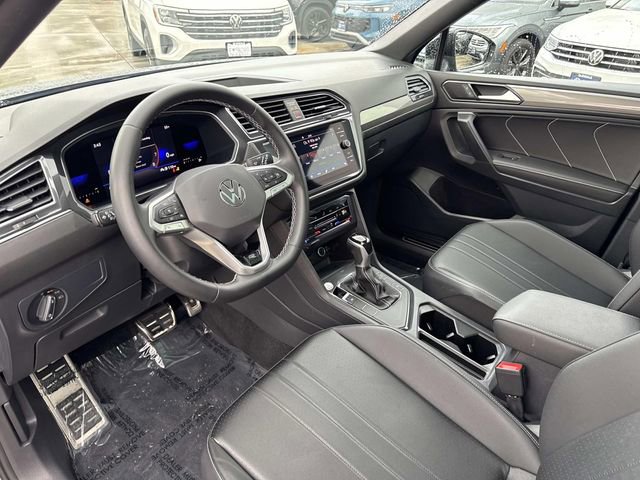 Certified 2023 Volkswagen Tiguan SE R-Line image 16