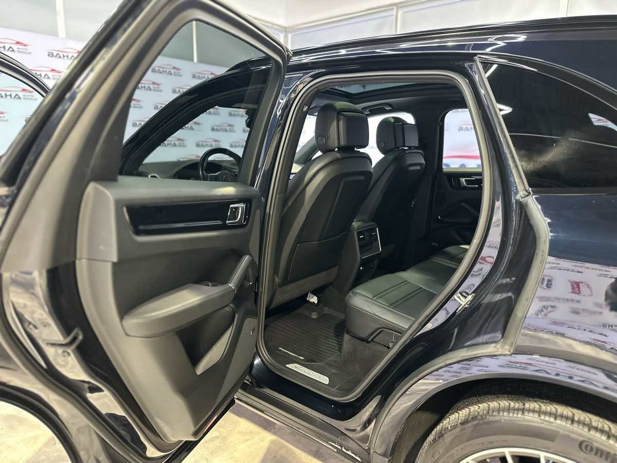 Used 2021 Porsche Cayenne image 54