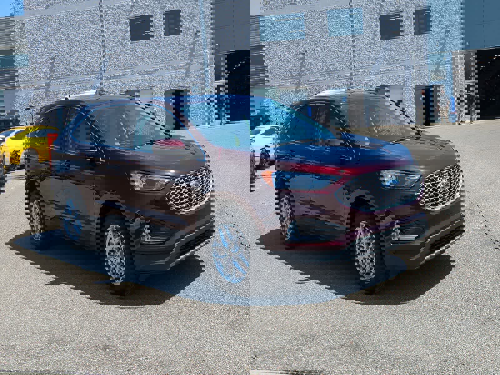 Used 2023 Ford Edge SEL w/ Convenience Package AWD/4WD image 2