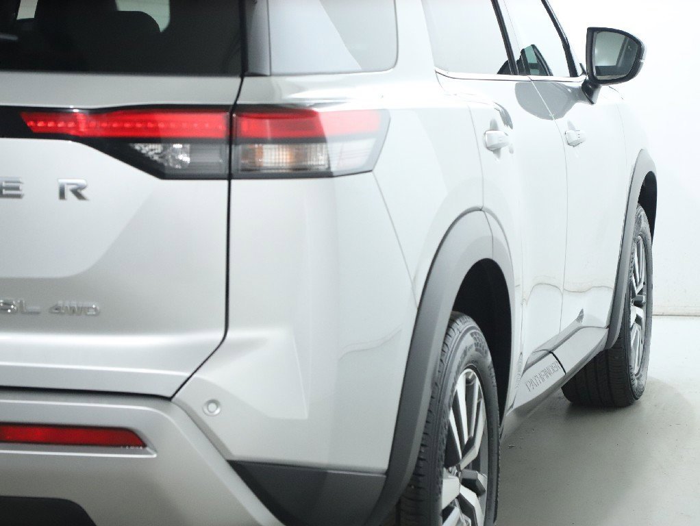 Certified 2025 Nissan Pathfinder SL image 48