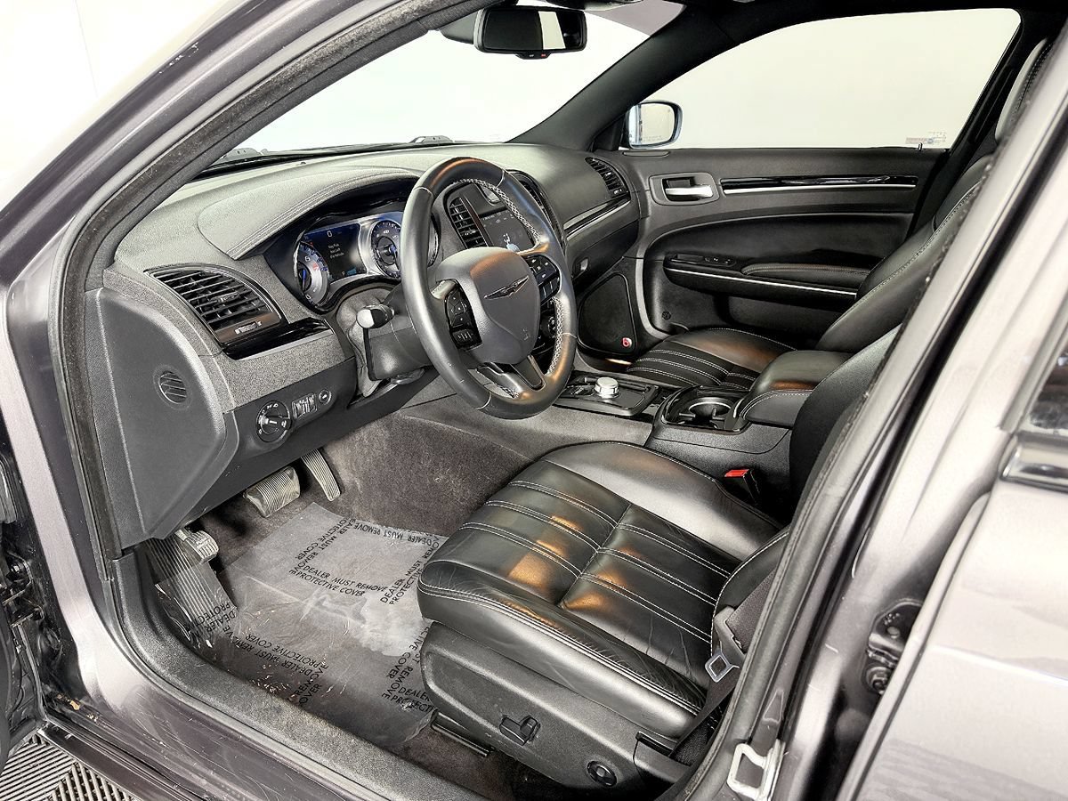 Used 2017 Chrysler 300 S RWD image 28