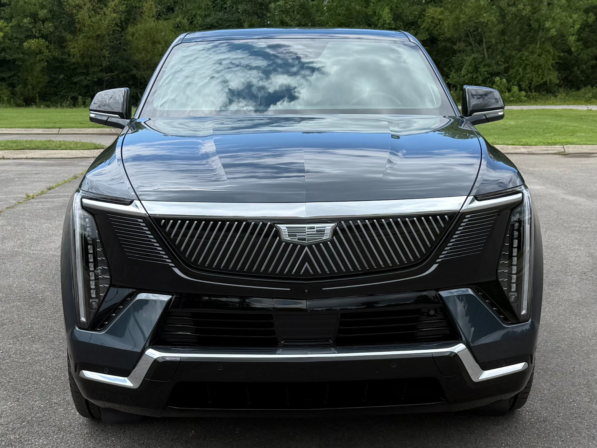 Used 2025 Cadillac Escalade IQ Luxury 2 w/ LPO, Premium Carpet Package AWD/4WD image 5