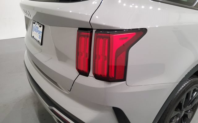 Used 2023 Kia Sorento SX FWD image 16