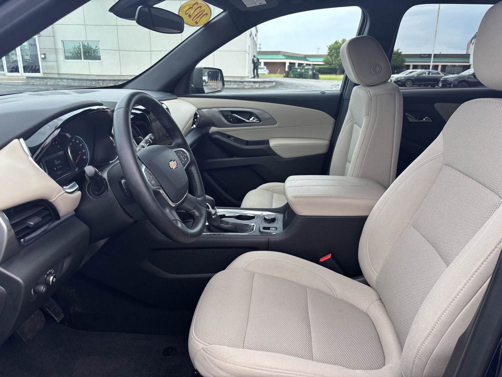 Used 2023 Chevrolet Traverse LT AWD/4WD image 32