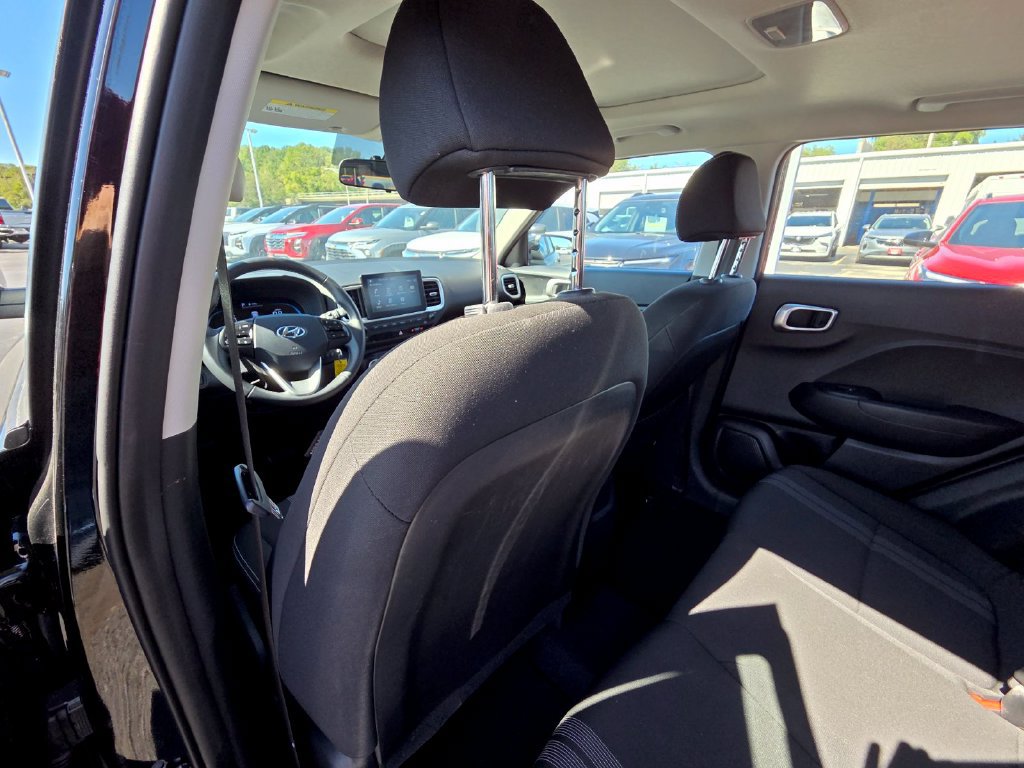 Used 2023 Hyundai Venue SEL FWD image 26