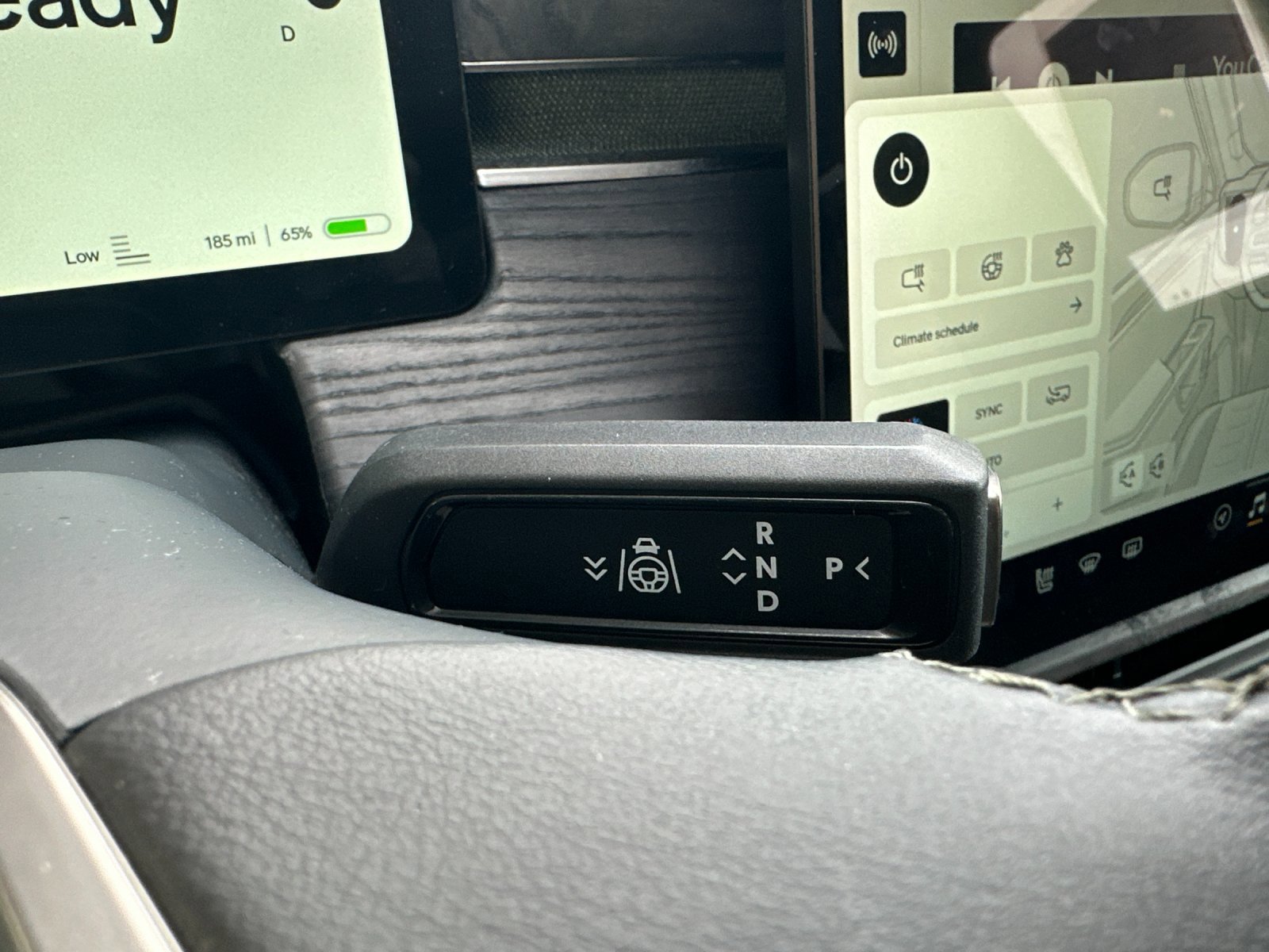 Used 2023 Rivian R1S Adventure image 22