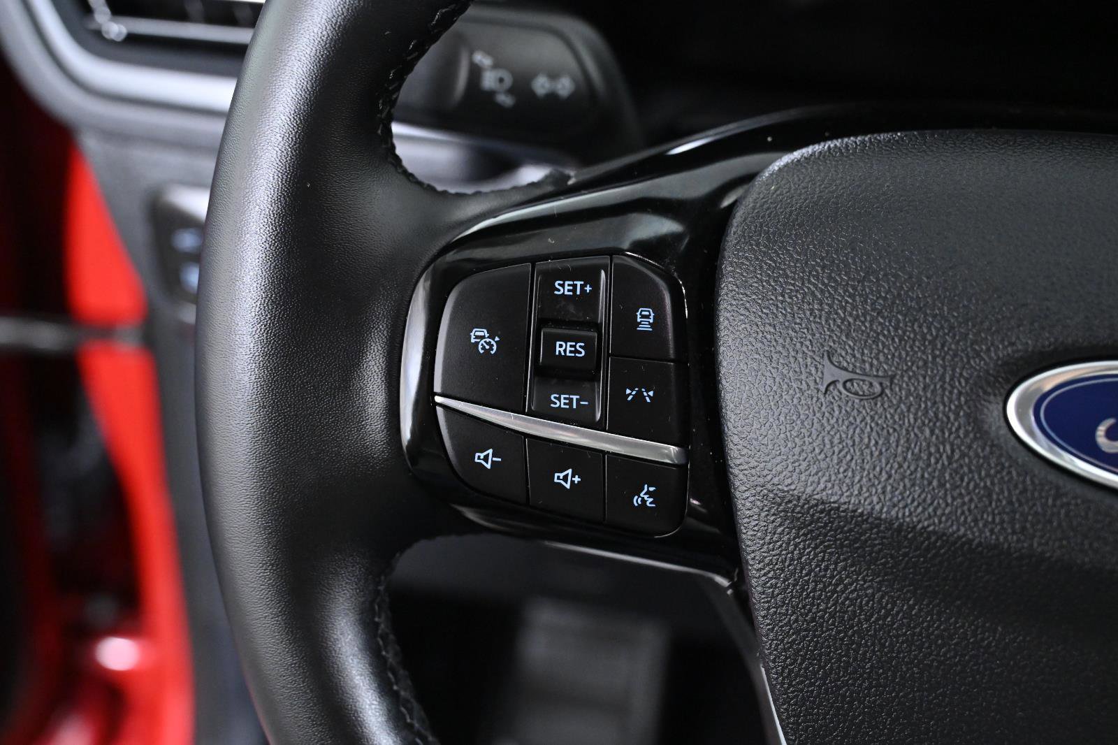 Used 2025 Ford Escape SE image 12