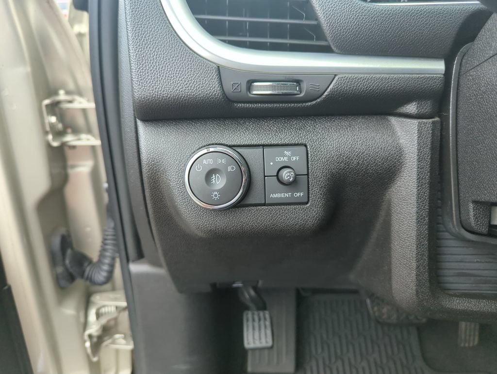 Used 2016 Chevrolet Traverse LTZ FWD image 19