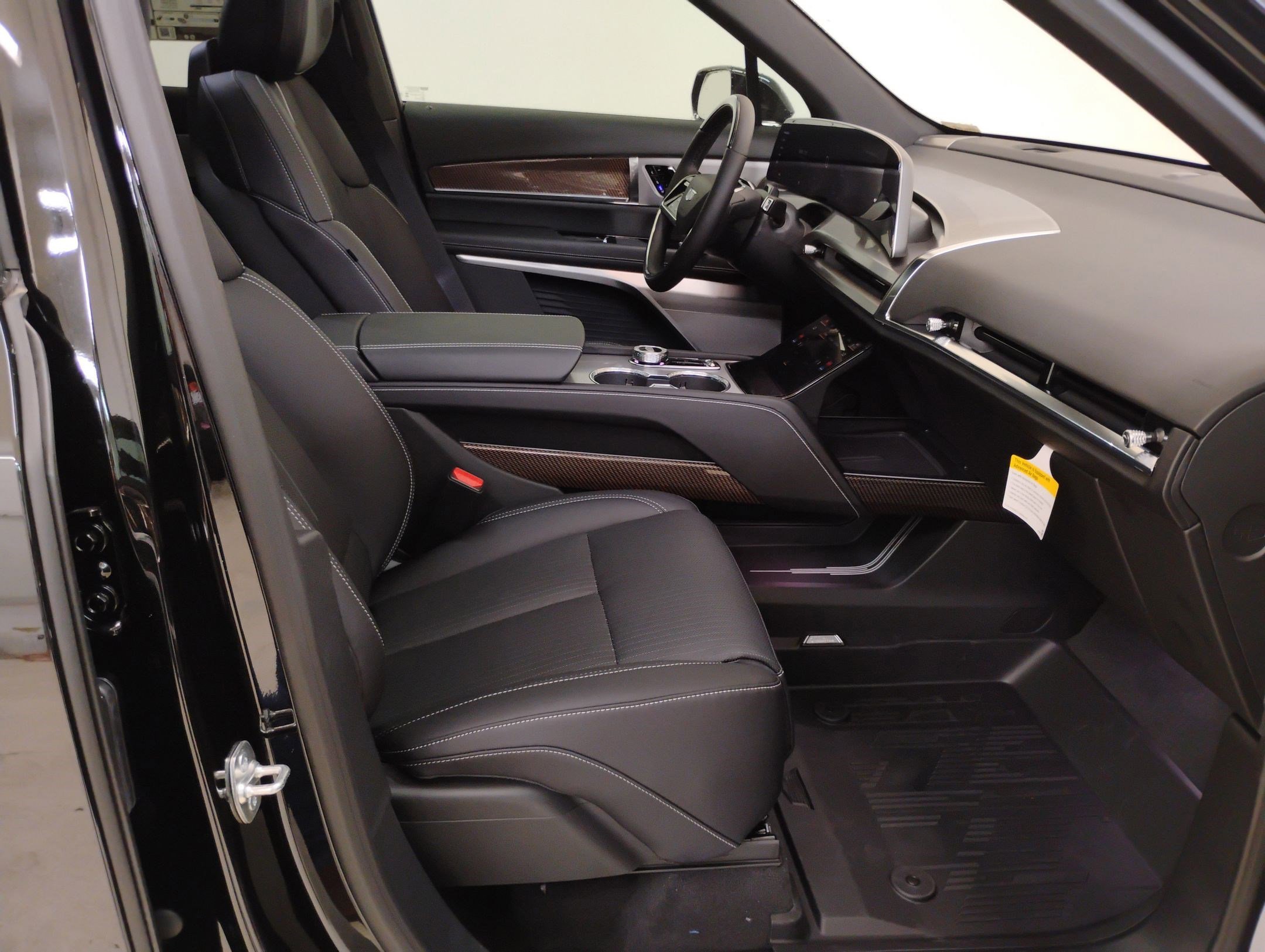 New 2026 Cadillac Vistiq Sport w/ LPO, Floor Liner Package image 27