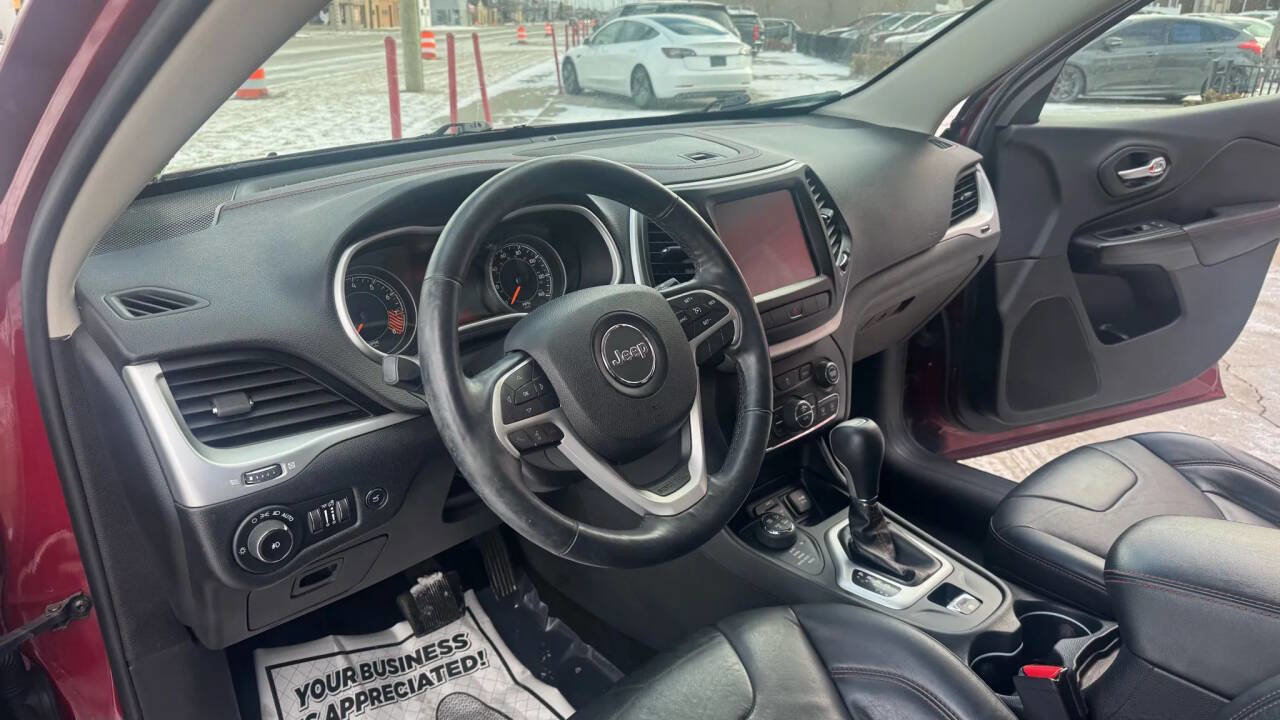 Used 2014 Jeep Cherokee Trailhawk w/ Comfort/Convenience Group AWD/4WD image 27
