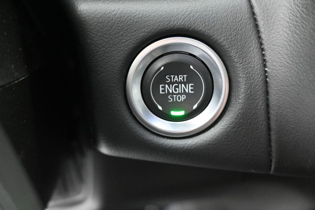Used 2024 GMC Yukon XL SLT w/ SLT Luxury Package AWD/4WD image 42