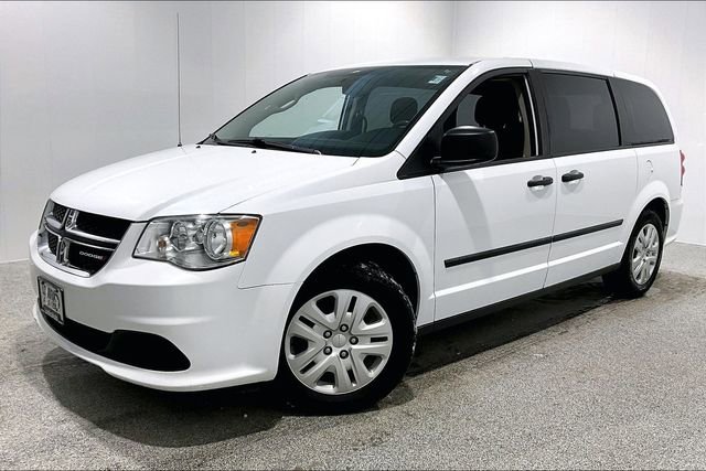 Used 2017 Dodge Grand Caravan SE w/ UConnect Hands-Free Group image 3
