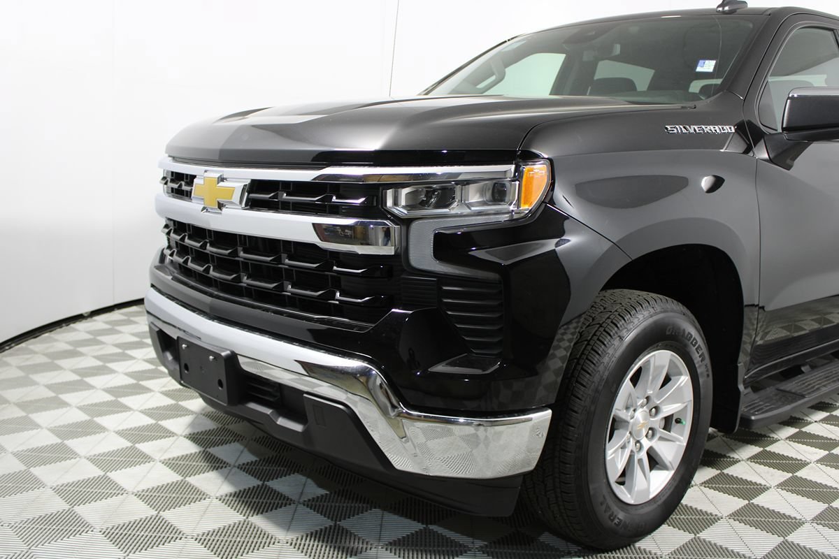 Used 2025 Chevrolet Silverado 1500 LT RWD image 46