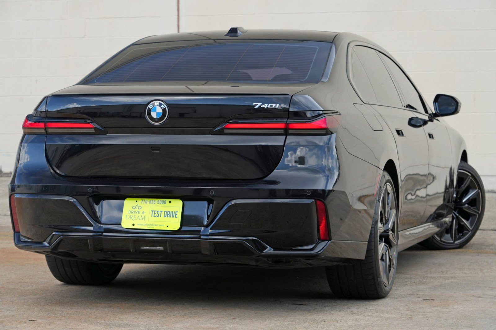 Used 2024 BMW 740i w/ Premium Package 2 RWD image 5