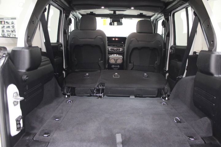 Used 2025 Jeep Wrangler Unlimited Rubicon image 14