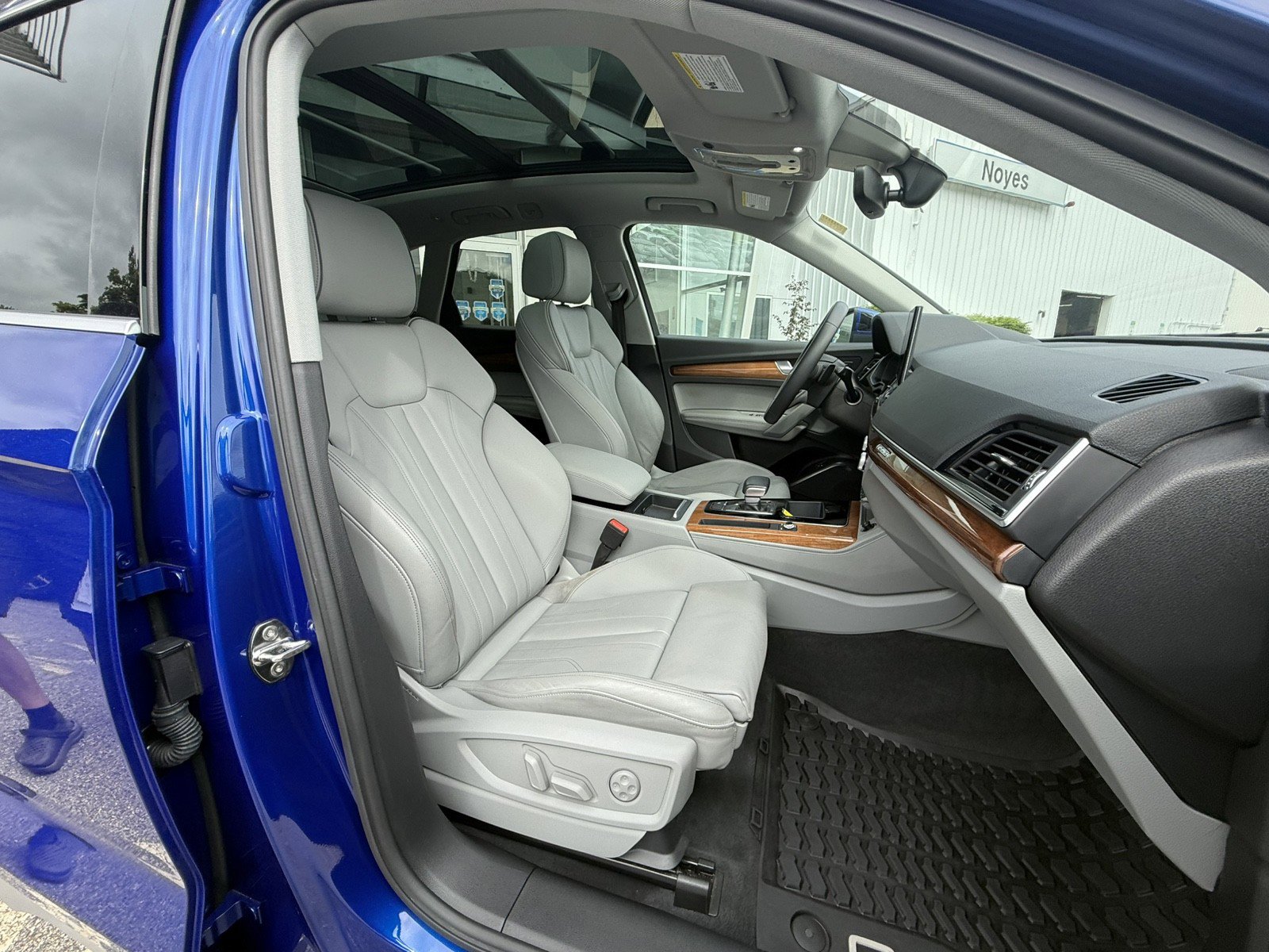 Used 2022 Audi Q5 e Premium Plus w/ Premium Plus Package image 22