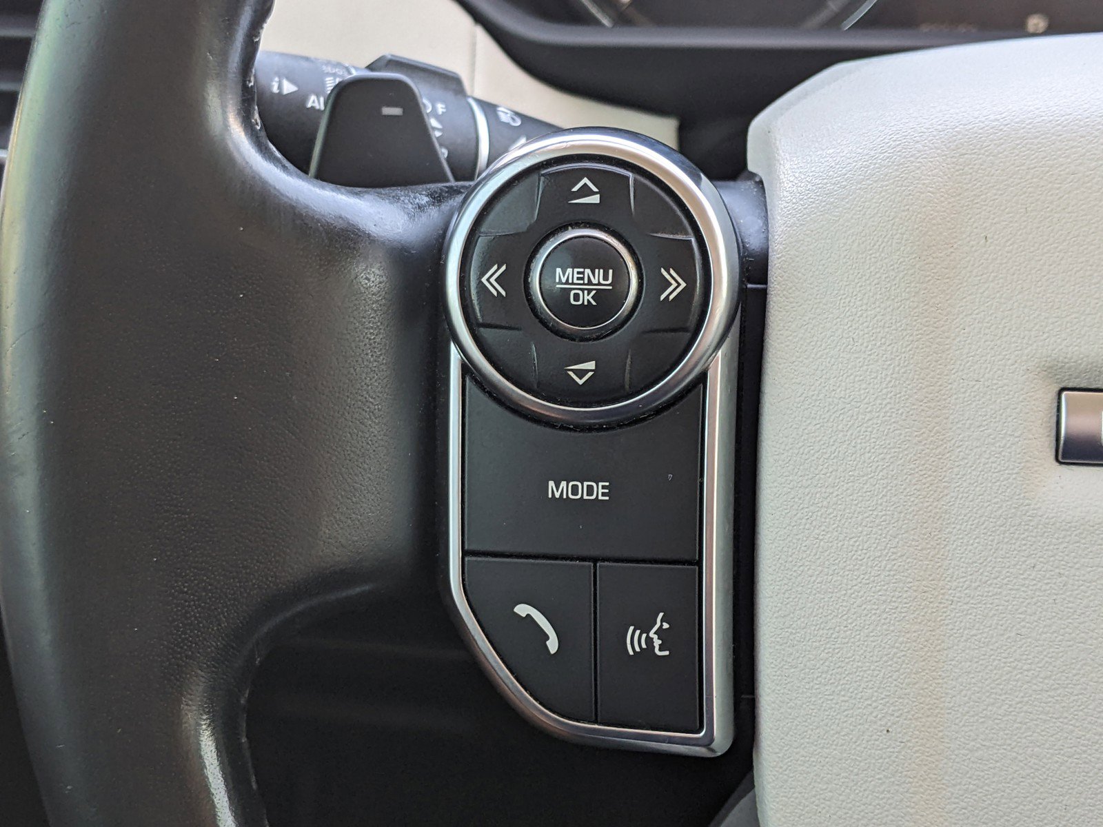 Used 2017 Land Rover Discovery HSE image 37