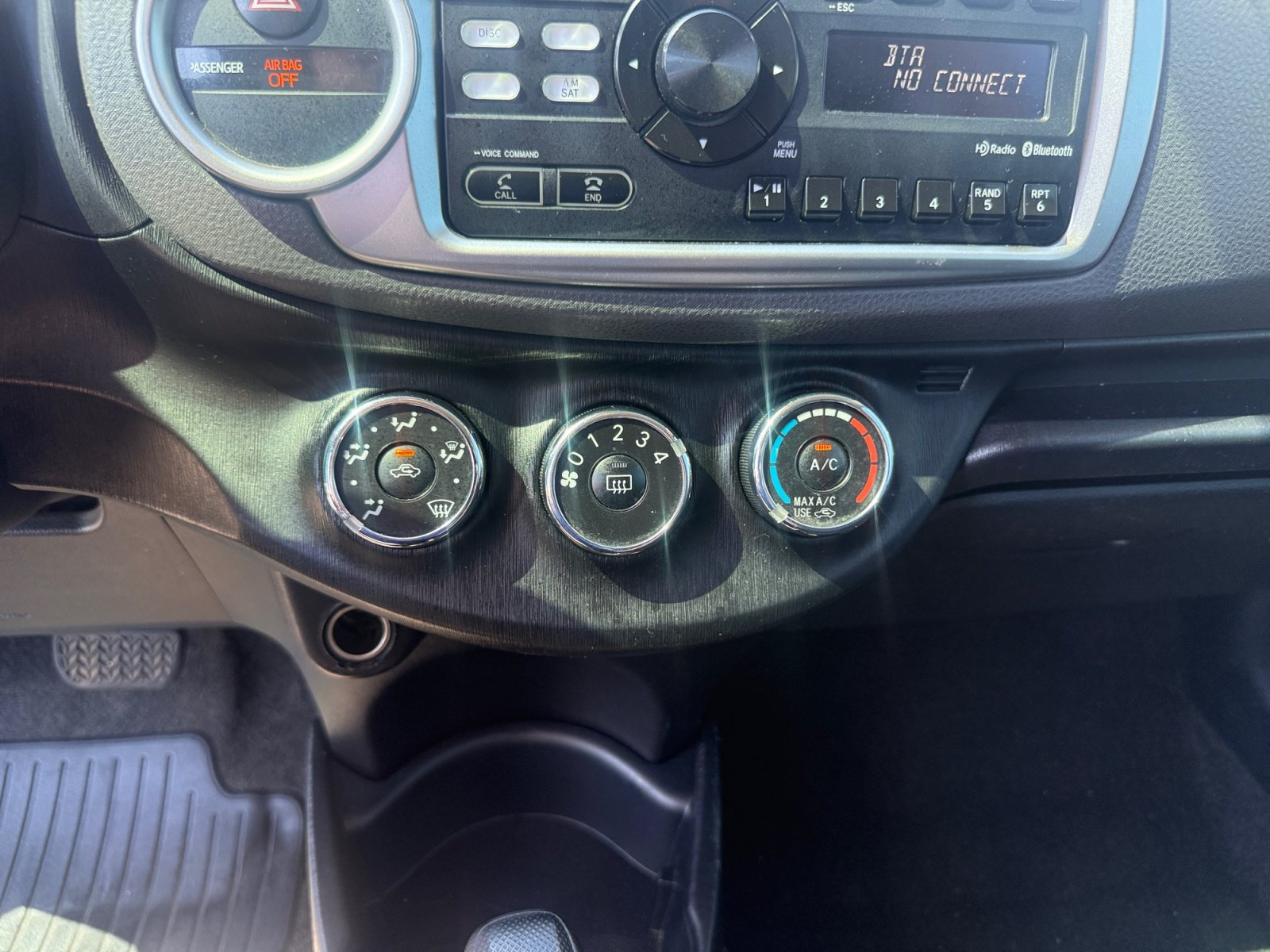 Used 2014 Toyota Yaris L FWD image 23