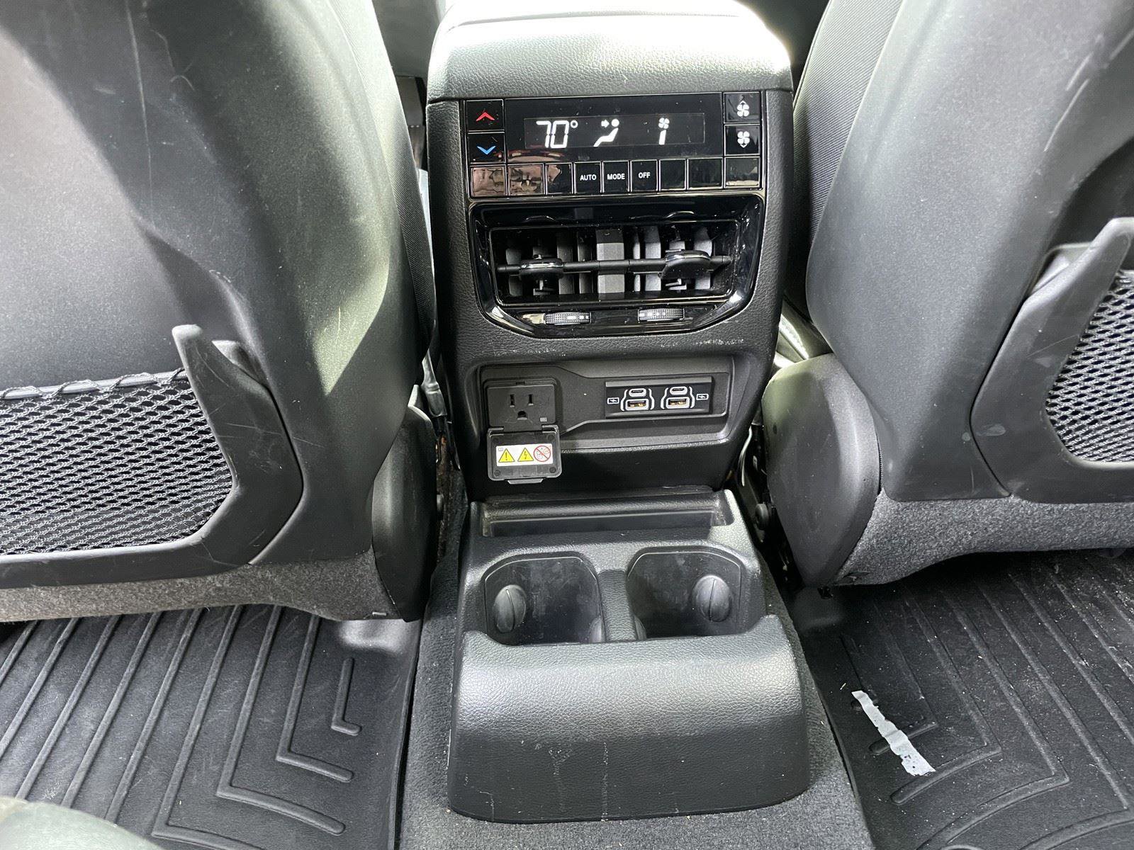 Used 2024 Jeep Grand Cherokee L Altitude image 32