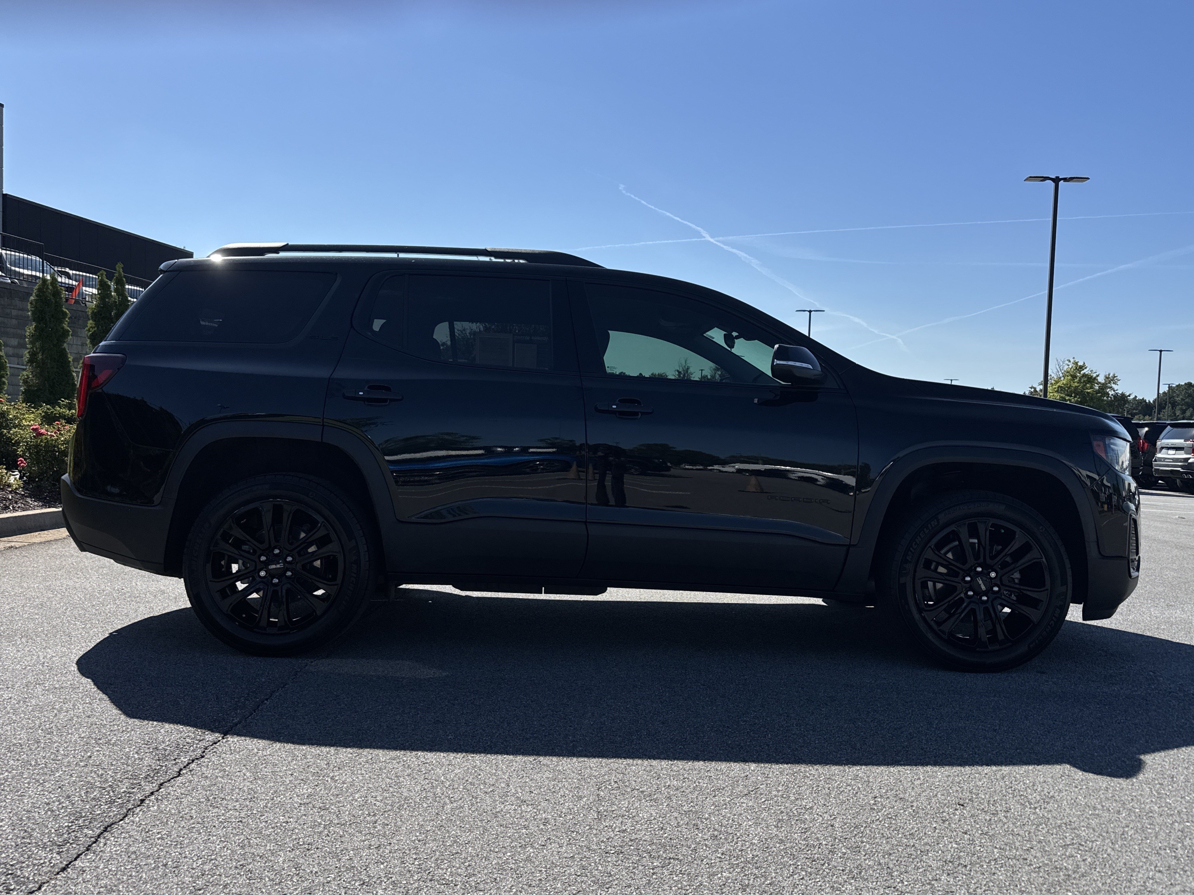Used 2023 GMC Acadia SLE w/ Driver Convenience Package FWD image 11
