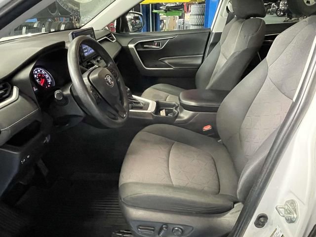 Used 2019 Toyota RAV4 XLE w/ Convenience Package FWD image 16