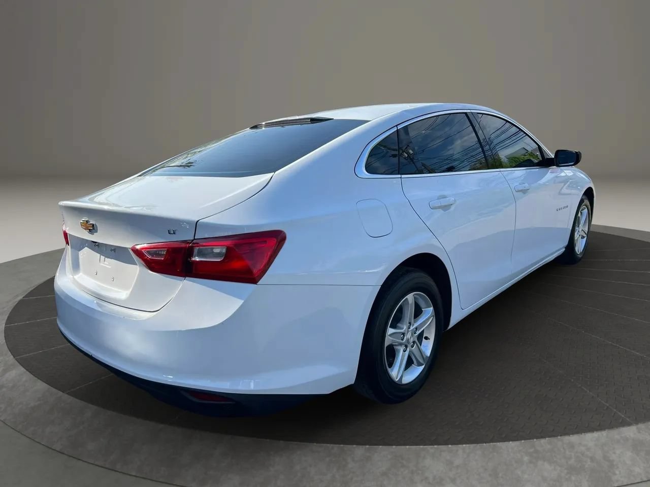 Used 2023 Chevrolet Malibu LT FWD image 5