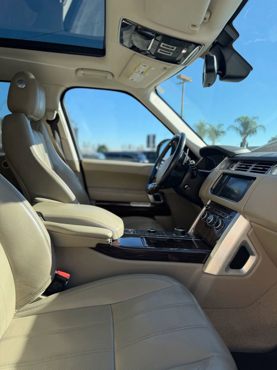 Used 2015 Land Rover Range Rover HSE image 12