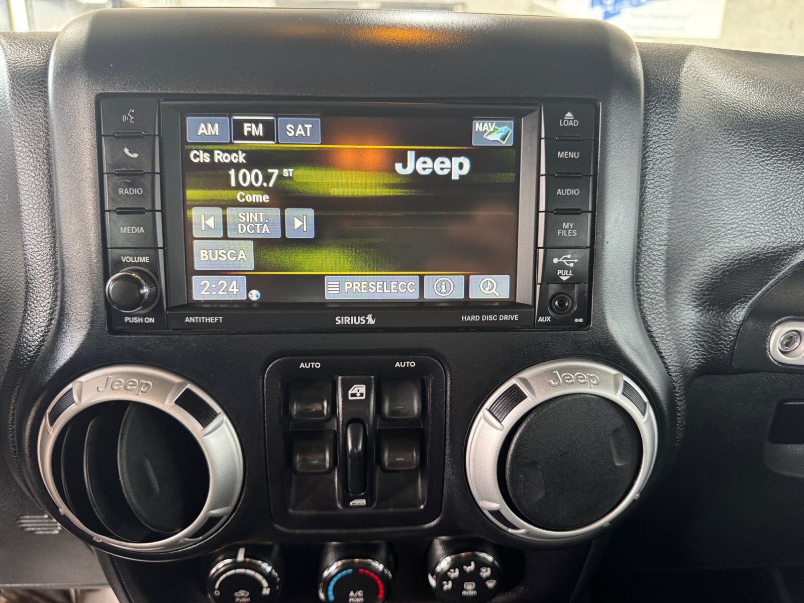 Used 2016 Jeep Wrangler Unlimited Sahara w/ Connectivity Group AWD/4WD image 20