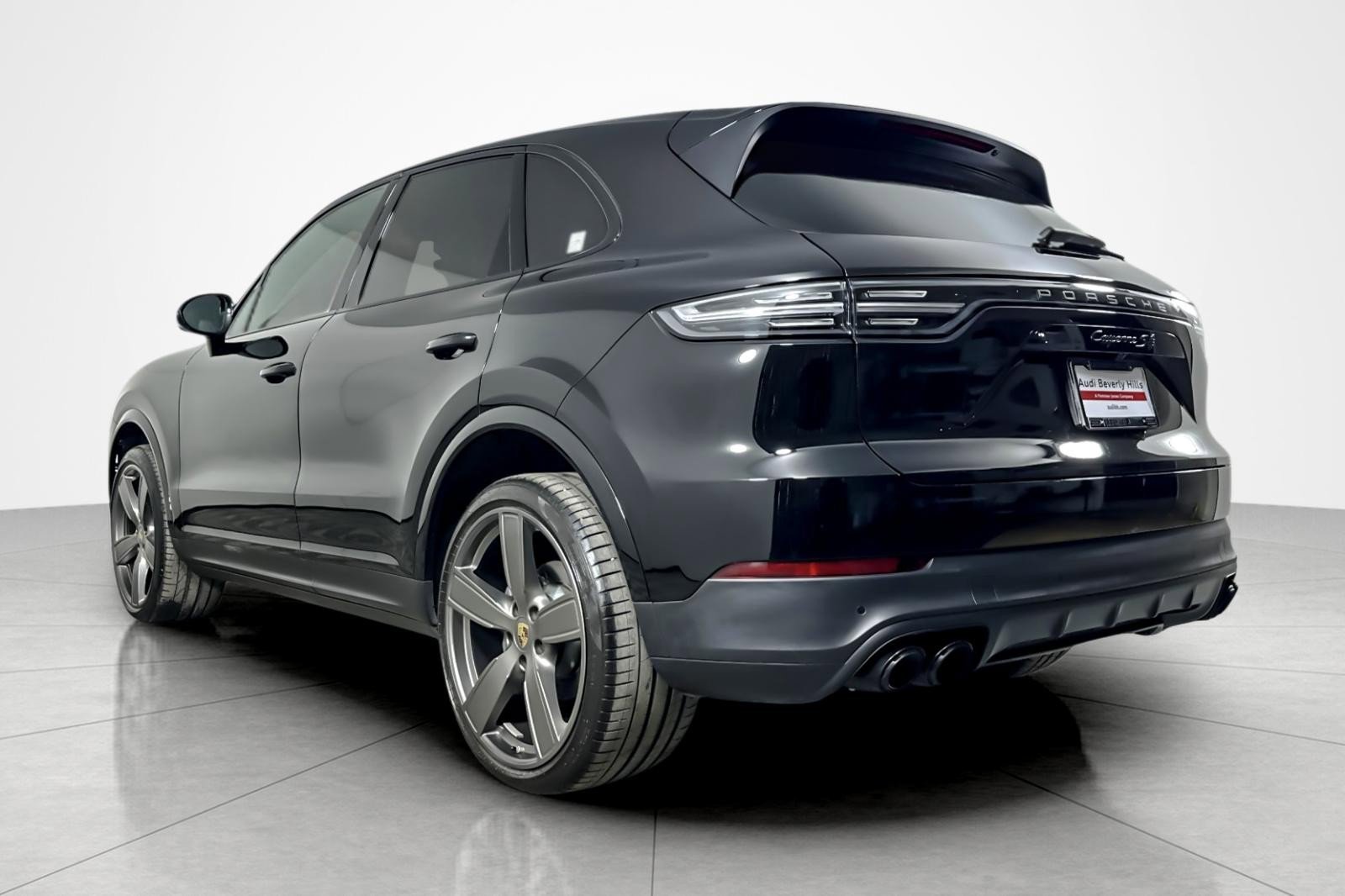 Used 2023 Porsche Cayenne S image 3