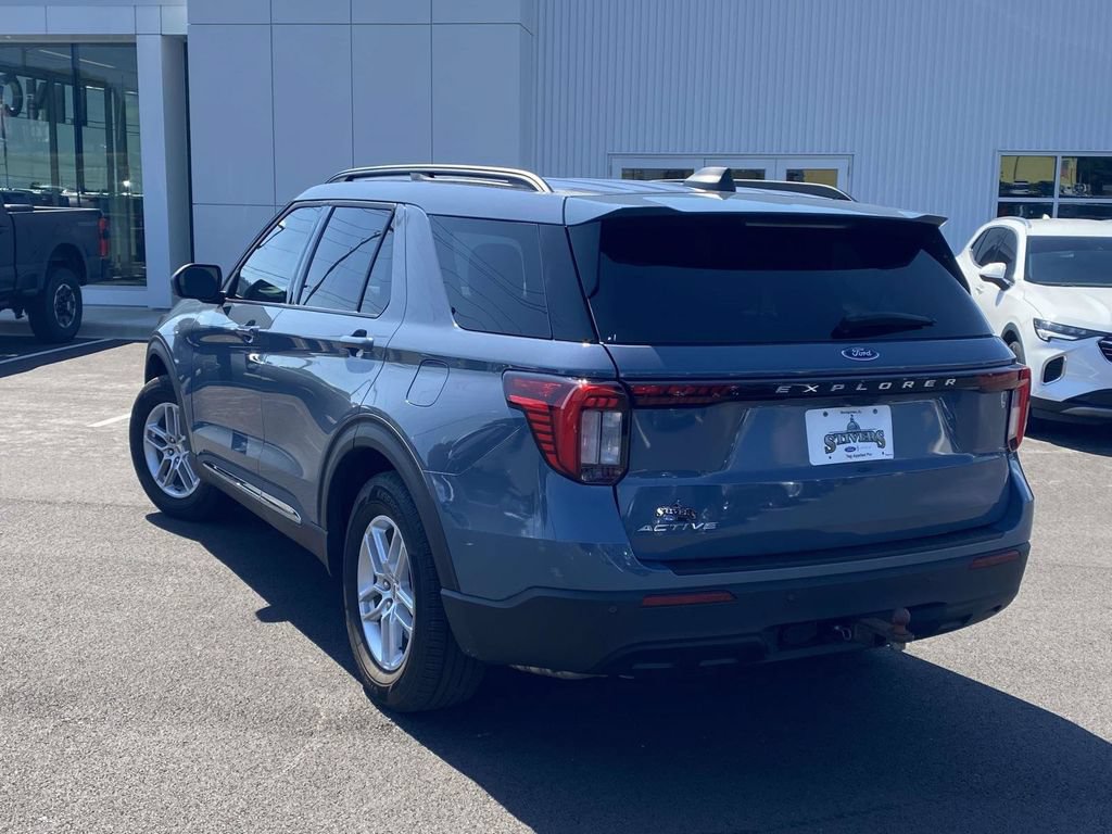Used 2025 Ford Explorer Active RWD image 5