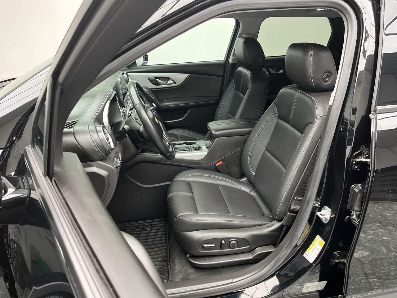 Certified 2024 Chevrolet Blazer LT w/ Midnight/Sport Edition AWD/4WD image 9