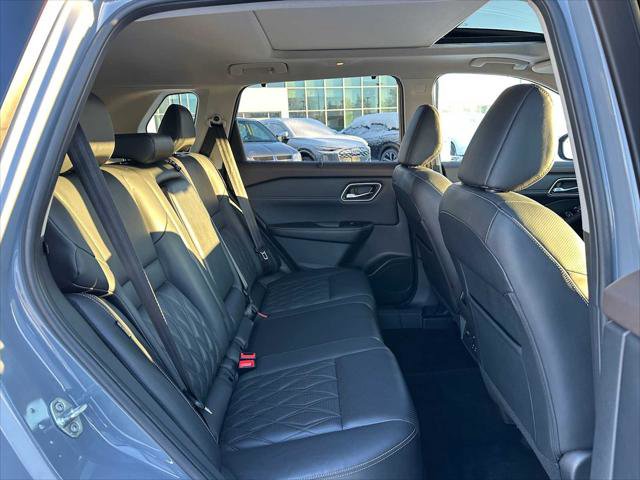 Used 2021 Nissan Rogue Platinum image 12