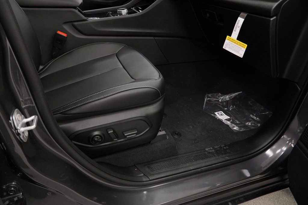 New 2025 Jeep Grand Cherokee L Limited image 39