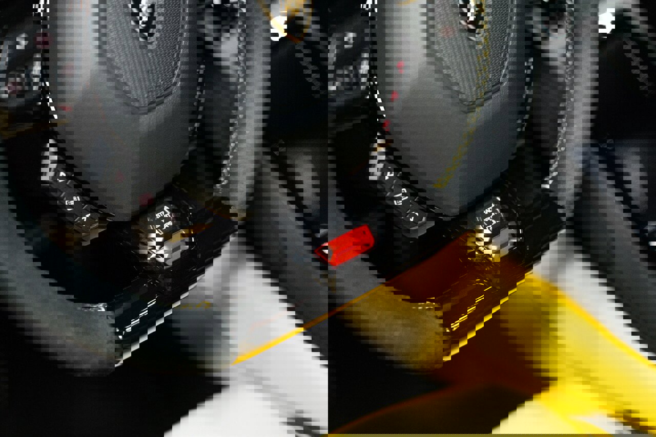 Used 2023 Lamborghini Huracan EVO image 17