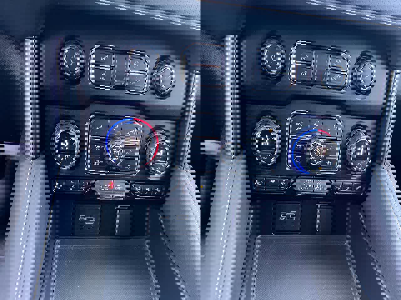 Used 2021 Chevrolet Tahoe Premier w/ Premium Package image 19