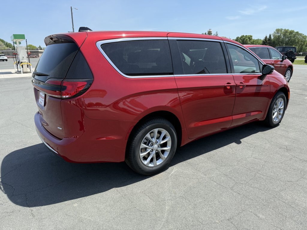 New 2027 Chrysler Pacifica Select AWD/4WD image 8