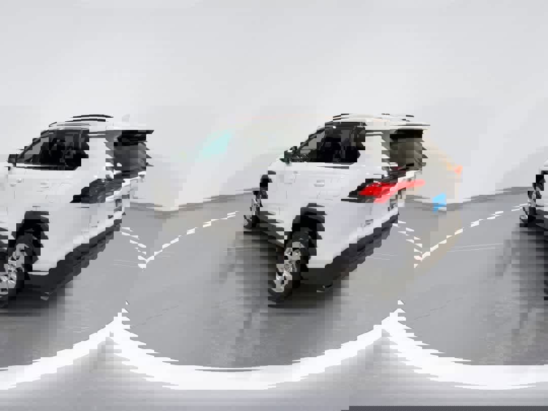 Used 2021 Toyota RAV4 XLE w/ Convenience Package image 6