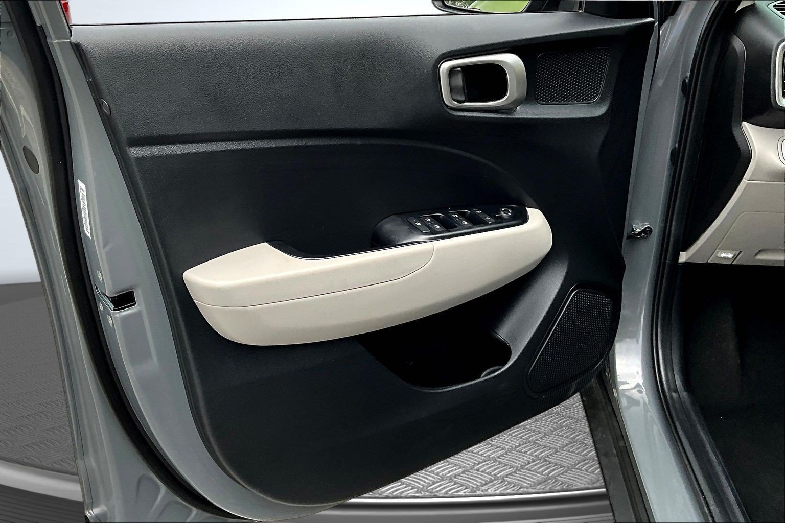Used 2021 Hyundai Venue SEL w/ Cargo Package FWD image 18