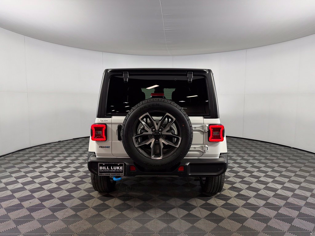 Used 2024 Jeep Wrangler Unlimited w/ Convenience Group AWD/4WD image 9