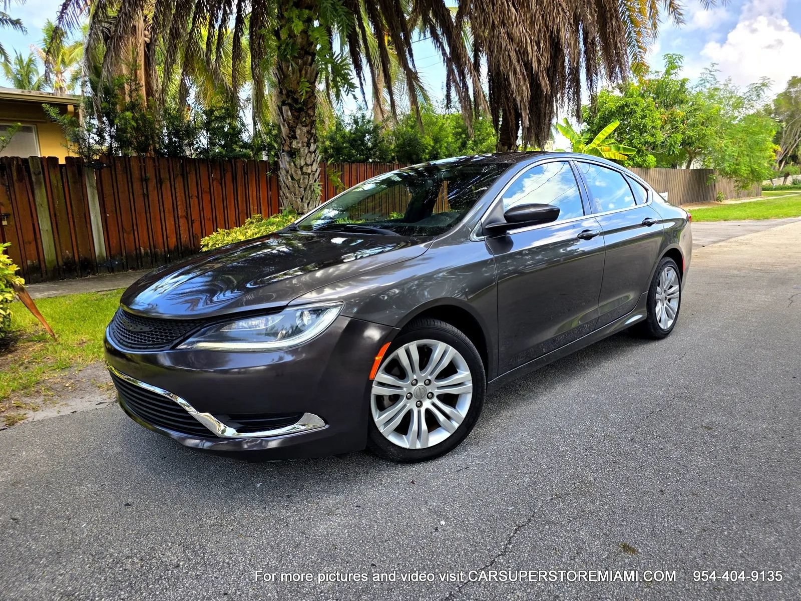 Used 2015 Chrysler 200 Limited w/ Convenience Group FWD image 4