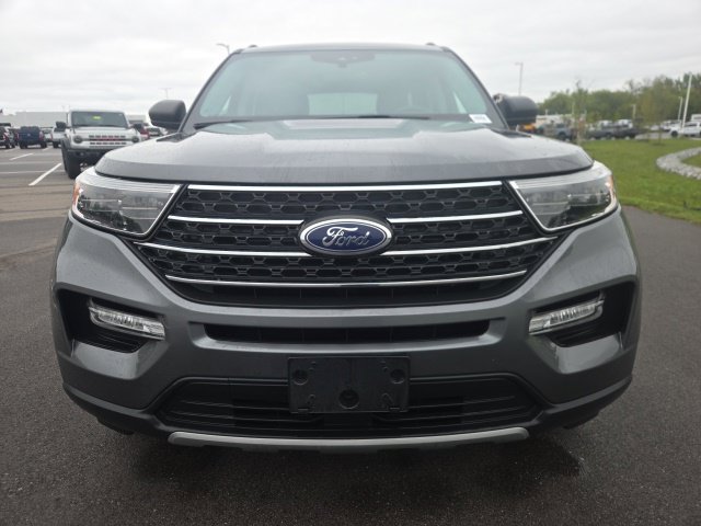 Used 2023 Ford Explorer XLT w/ Equipment Group 202A AWD/4WD image 3