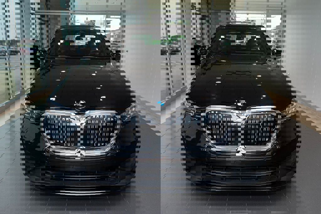 Used 2026 BMW 530i xDrive w/ Premium Package AWD/4WD image 2