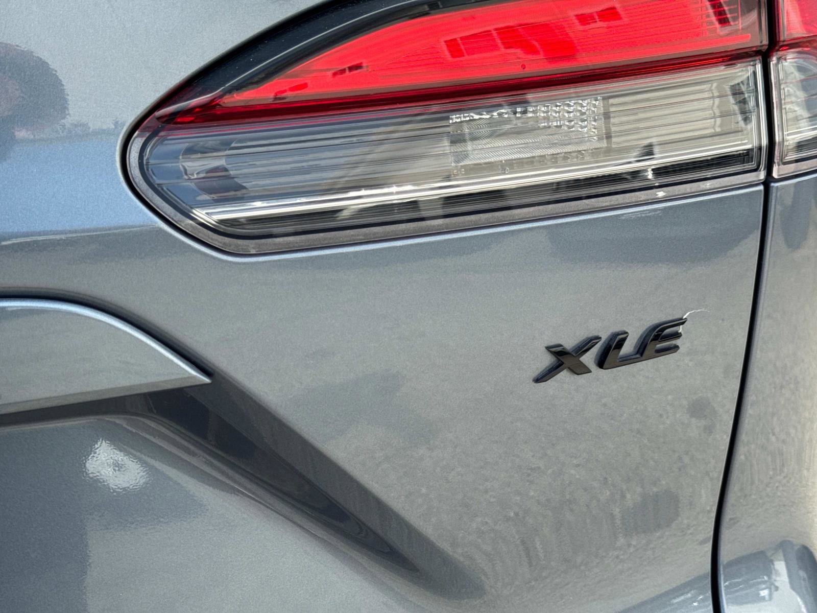 Used 2023 Toyota Corolla Cross XLE image 6