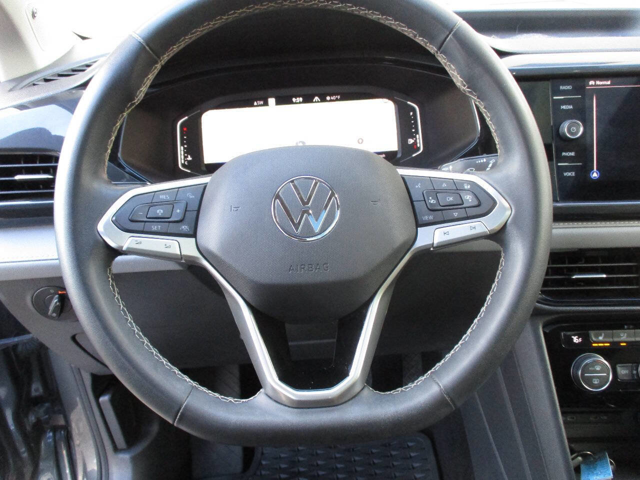 Used 2022 Volkswagen Taos SEL image 16