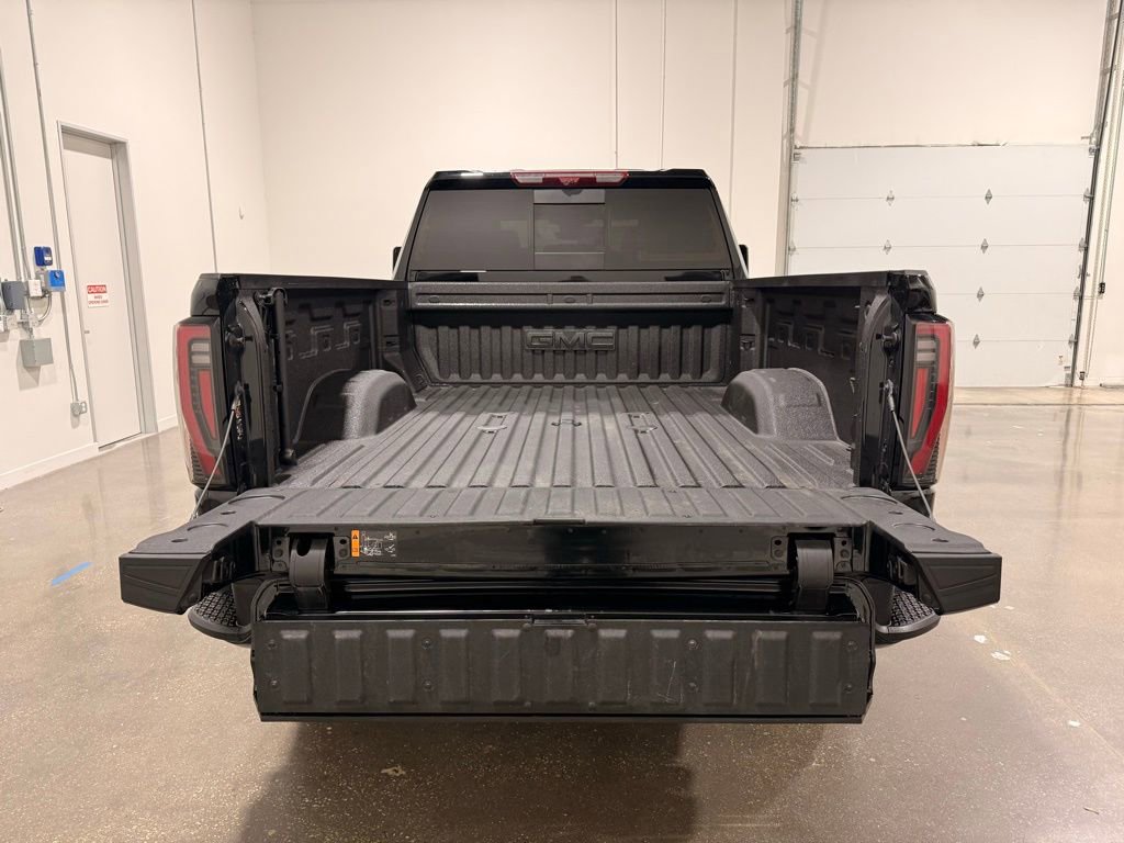Used 2025 GMC Sierra 2500 AT4X image 9