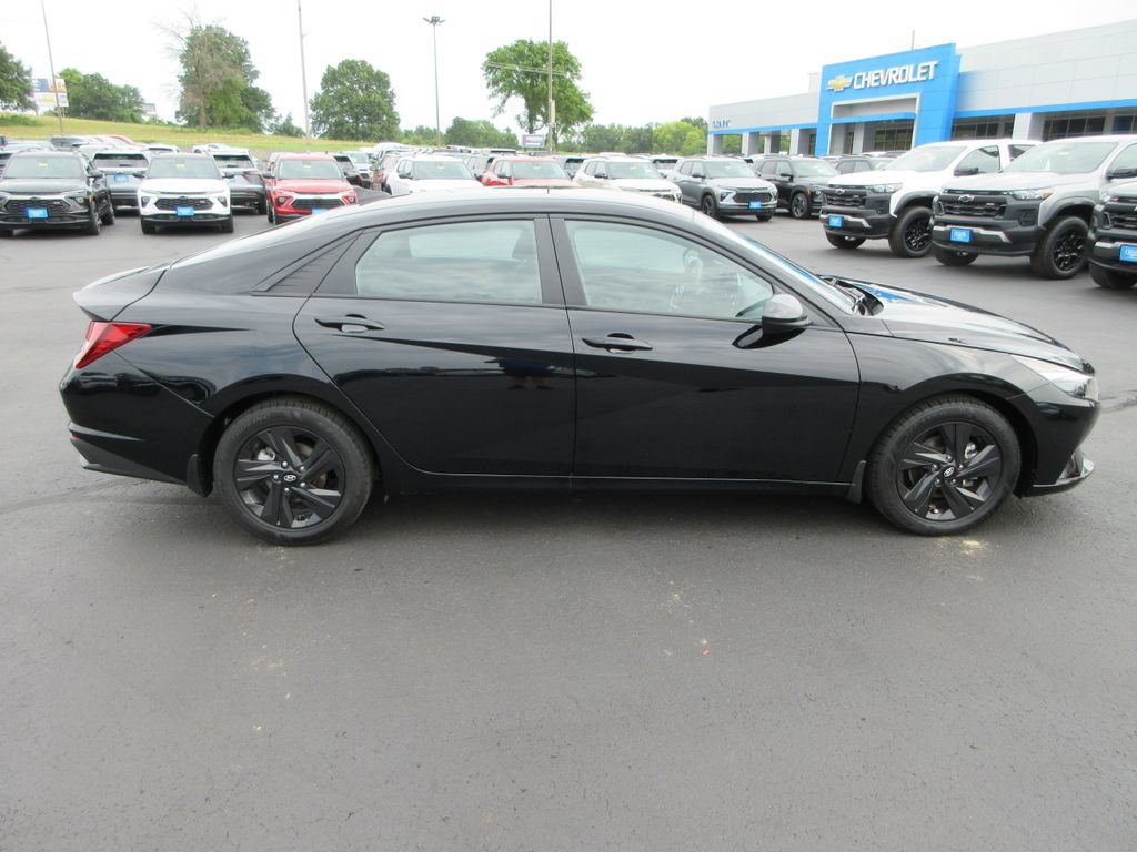 Used 2022 Hyundai Elantra SEL FWD image 6