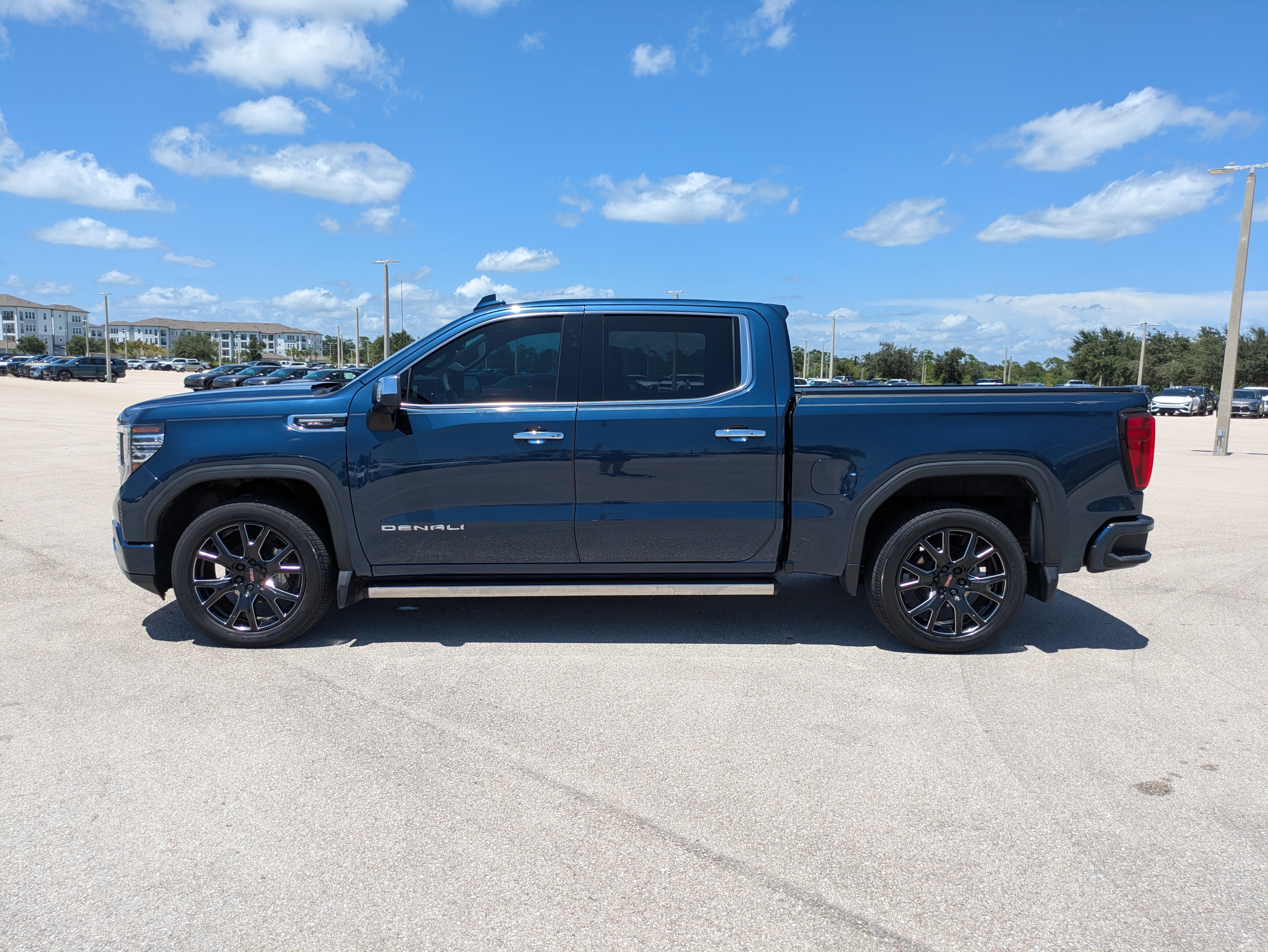 Used 2023 GMC Sierra 1500 Denali w/ Technology Package AWD/4WD image 7